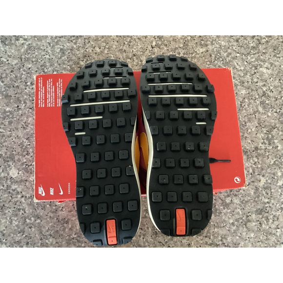 Nike Women’s Nike Waffle One Size 5.5 Color: Fuchsia / Gold - Picture 9 of 11